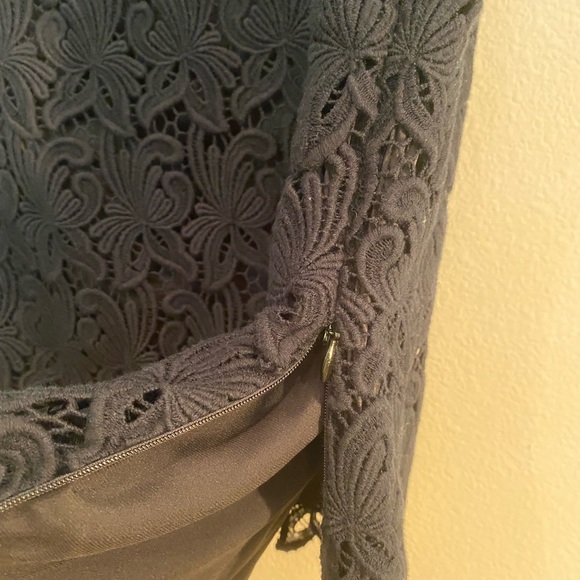 Sleeveless lace top - Picture 8 of 9